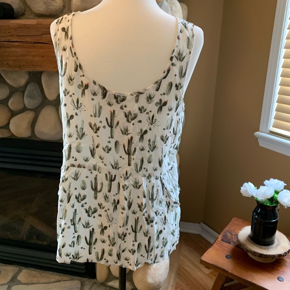 2/$25 Sleeveless Cactus Blouse -Reitmans - Picture 3 of 6